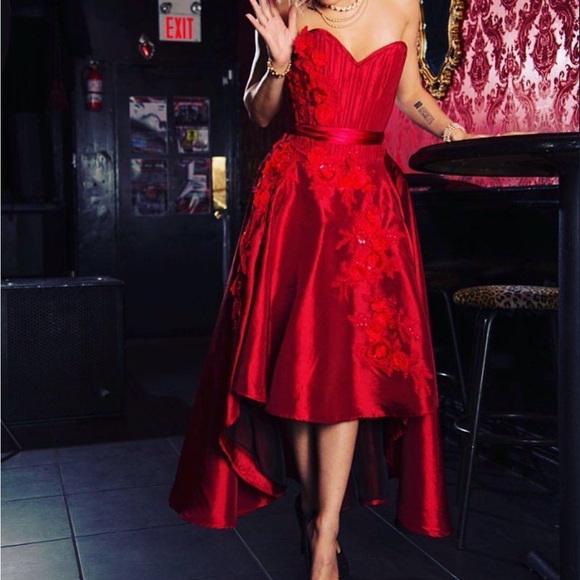 Bone and Busk Couture Corset Dress. Like new, minor signs of wear - Picture 2 of 3